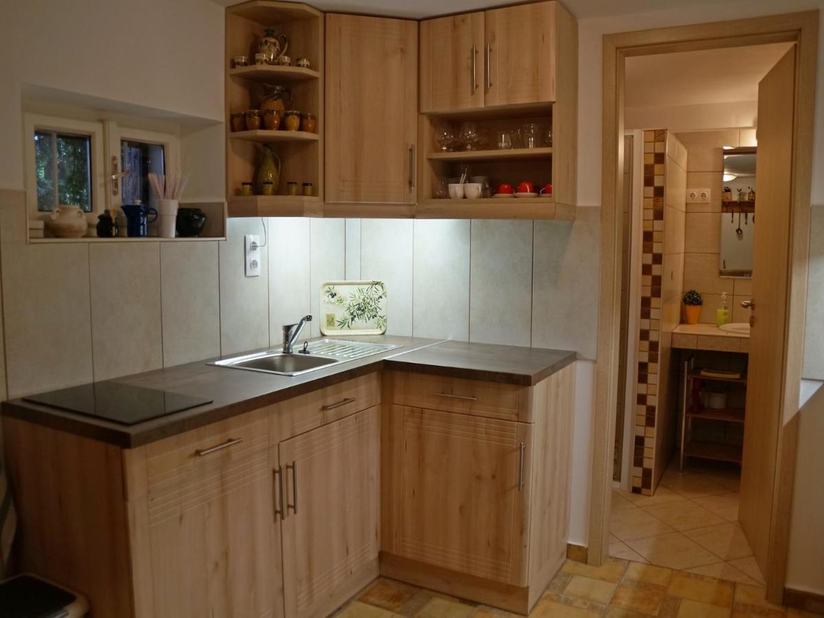 Fenyves Vendeghaz Apartment